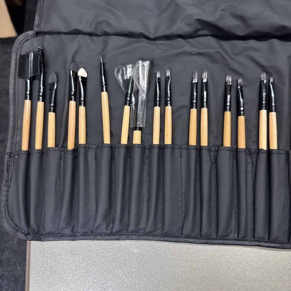 32 Piece Makeup Brush Set With Carrying Case